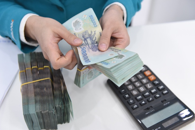 Lãi suất dồn dập giảm, xuống thấp nhất chưa từng có - 1