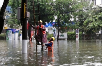 Điện chưa sáng, anh chưa thể về!