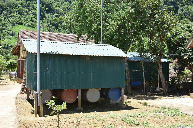 “Phủ kín” nhà phao cho người dân vùng rốn lũ - 4 “Phủ kín” nhà phao cho người dân vùng rốn lũ - 4