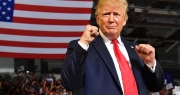 Bầu cử Mỹ 2020: Ông Trump lên sẵn kế hoạch ăn mừng tái đắc cử