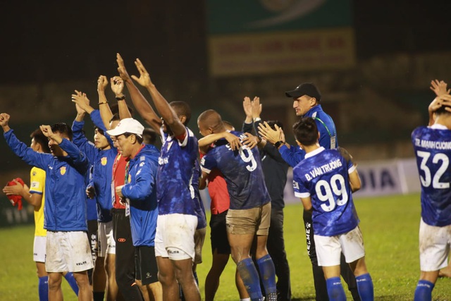 Người trong cuộc nói gì sau khi cuộc đua trụ hạng V-League ngã ngũ? - 2