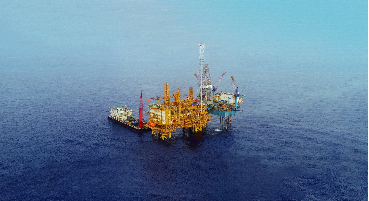 Giá xăng dầu hôm nay 5/10: Giá dầu đồng loạt tăng mạnh, lên đỉnh 7 năm