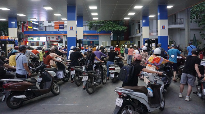 Giá nguyên vật liệu tăng choáng, từ hộp tôm đến đại dự án đều oằn mình - 2