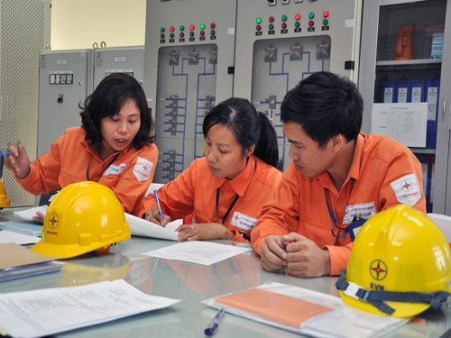 Lao động nữ của EVN: Tăng cả “lượng” và “chất” Lao động nữ của EVN: Tăng cả “lượng” và “chất”