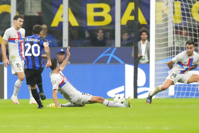 Barcelona thua đau Inter Milan, Bayern Munich giữ mạch toàn thắng - 3