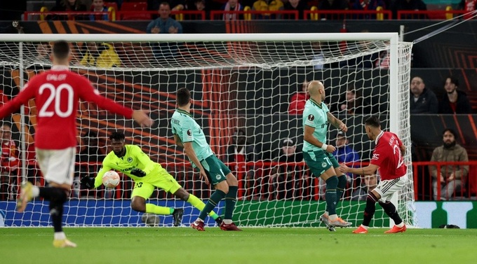 Phản ứng của HLV Ten Hag khi Man Utd thắng nghẹt thở - 2