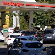 Hơn 1/4 trạm xăng ở Pháp không còn nhiên liệu để bán