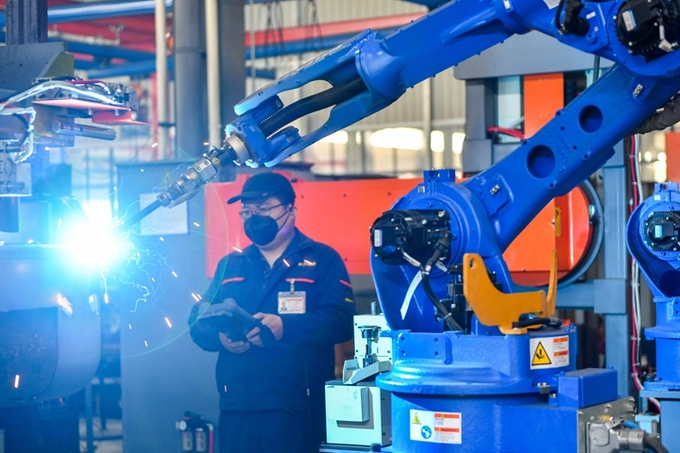 Kinh tế Trung Quốc hồi phục mạnh hơn dự đoán - 1