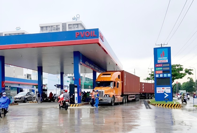 Giá xăng ngày mai (1/11) có thể tăng gần 600 đồng/lít