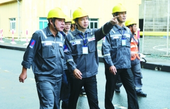 Xây dựng nguồn nhân lực là then chốt