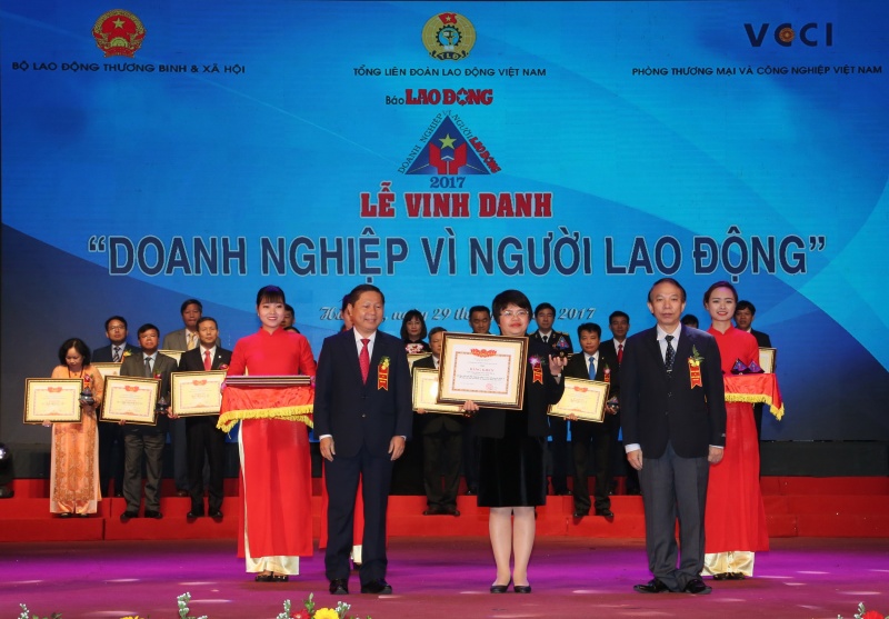 bidv nhan giai thuong doanh nghiep vi nguoi lao dong nam 2017