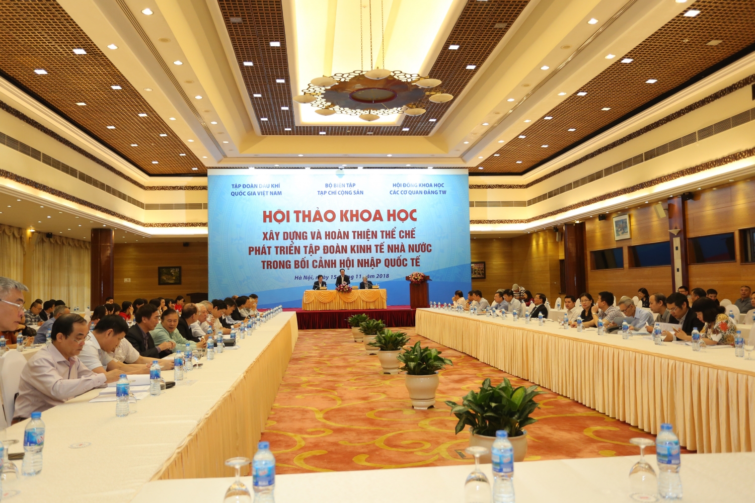 hoan thien the che phat trien tap doan kinh te nha nuoc