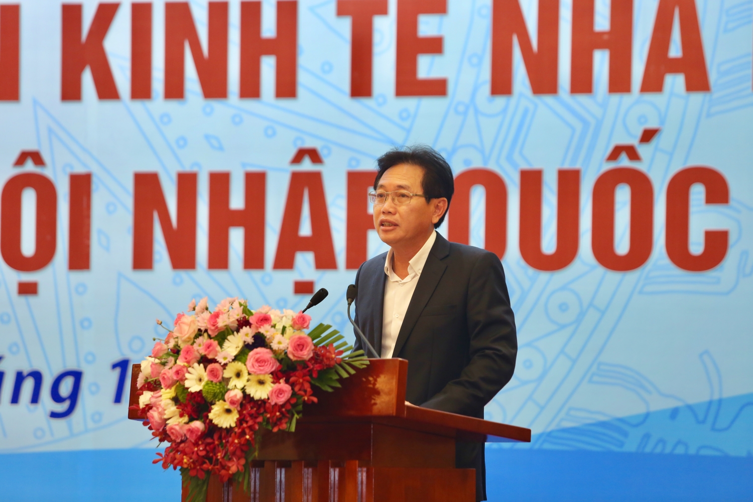 hoan thien the che phat trien tap doan kinh te nha nuoc