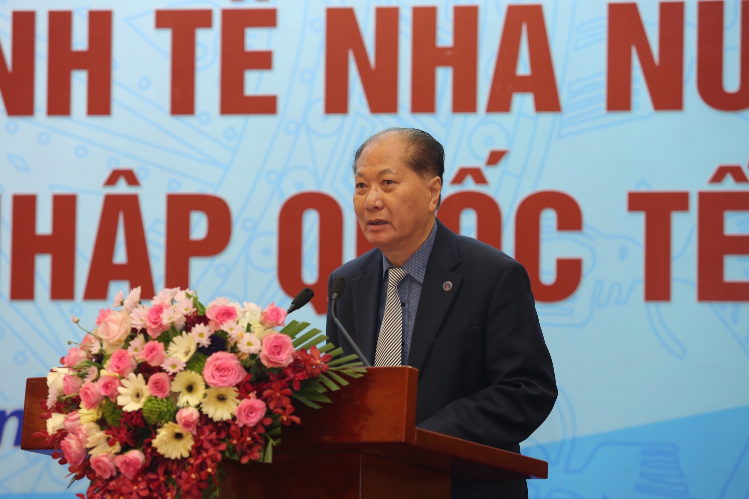 hoan thien the che phat trien tap doan kinh te nha nuoc