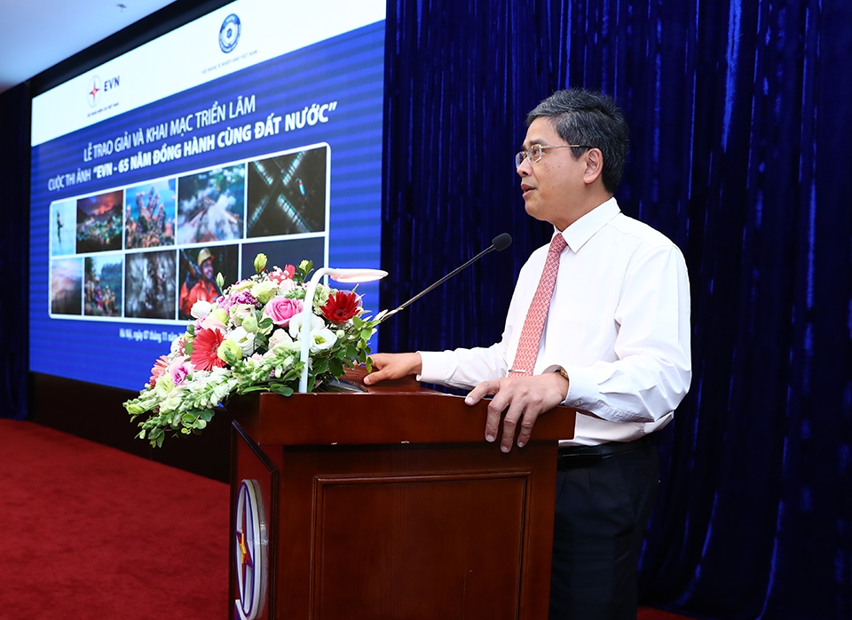 Trao giải cuộc thi ảnh nghệ thuật “EVN - 65 năm đồng hành cùng đất nước”