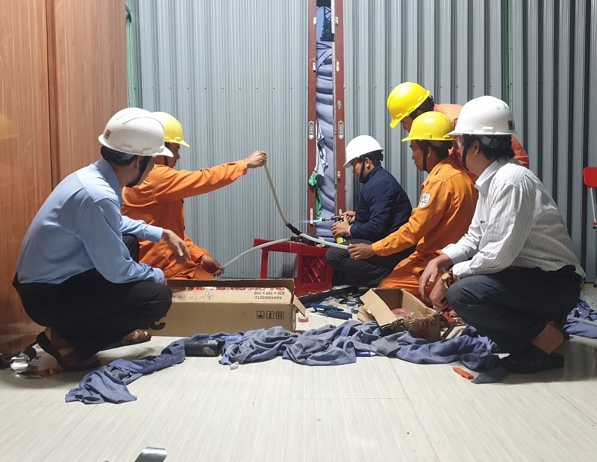 Chuyện kể của một đầu cáp ngầm trong cơn bão số 5