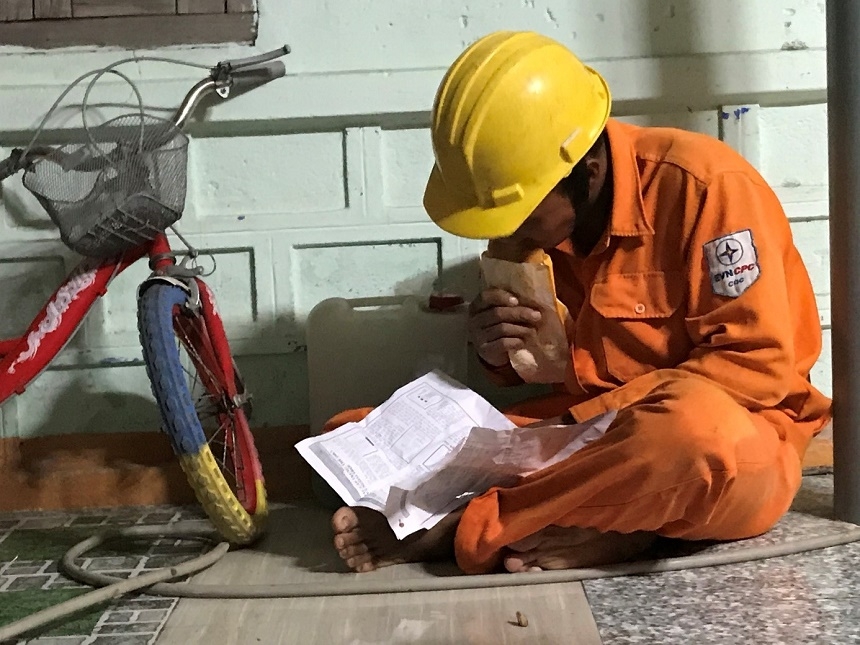 Chuyện kể của một đầu cáp ngầm trong cơn bão số 5