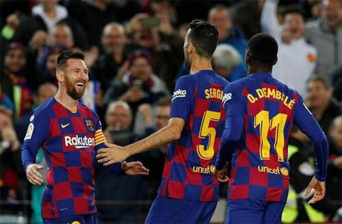 Messi lập hat-trick từ đá phạt