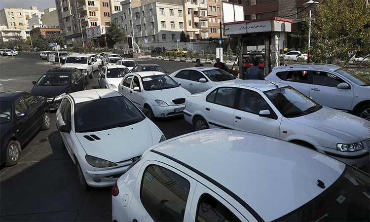 Dân Iran biểu tình vì giá xăng tăng