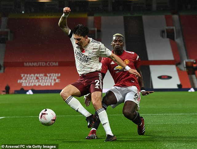 HLV Solskjaer đổ lỗi cho khán giả sau trận thua Arsenal - 3