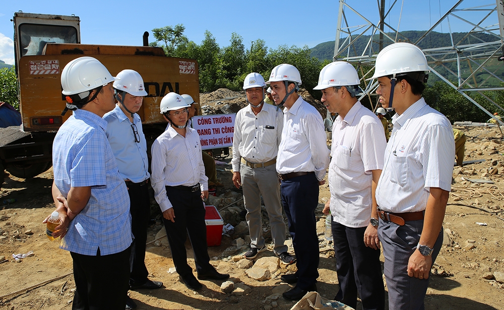 Đường dây 500kV mạch 3 khó về đích đúng hẹn?