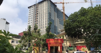 Hà Nội cắt xong tầng 18 nhà 8B Lê Trực, cho giữ lại phần giật cấp sai phép