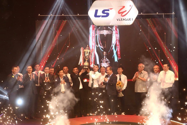 Văn Quyết đoạt giải Cầu thủ xuất sắc nhất V-League 2020 - 4