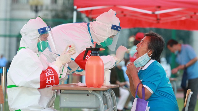 Lo Covid-19 bùng phát, Trung Quốc xét nghiệm 3 triệu dân - 1