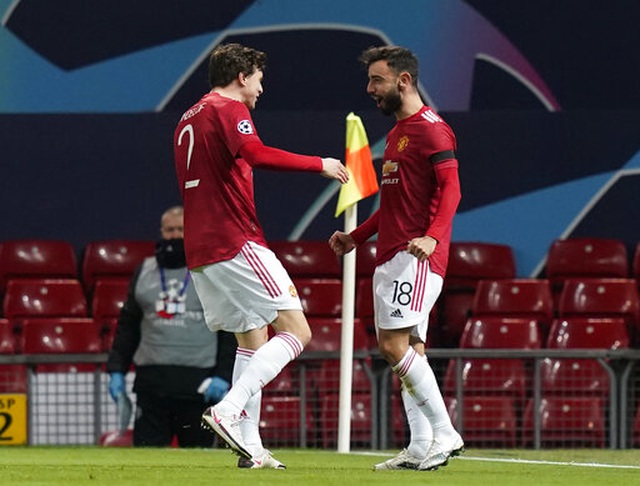 Man Utd 4-1 Istanbul Basaksehir: Fernandes lập cú đúp, James “chốt hạ” - 2