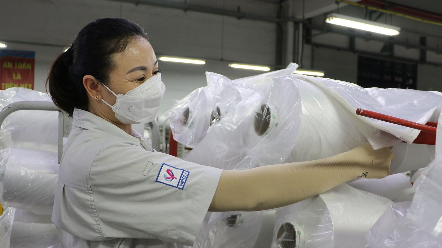 Làm thế nào để giành lại thị trường dệt may Việt Nam?
