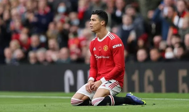 Bất ngờ thông tin C.Ronaldo dẫn đầu nhóm nổi loạn đòi sa thải Solskjaer - 2