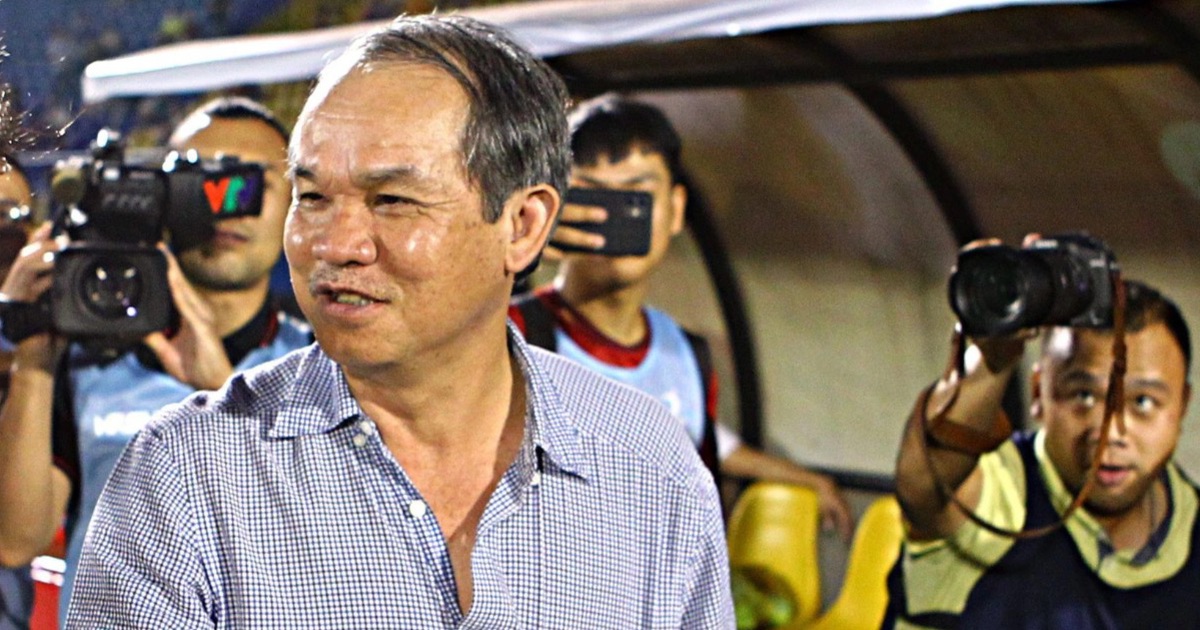 Cổ phiếu tăng bốc đầu, cộng sự lâu năm của bầu Đức muốn bán gần hết cổ phần