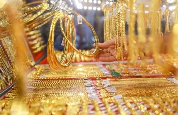 Giá vàng hôm nay 18/11 tăng dựng ngược khi đồng USD suy yếu