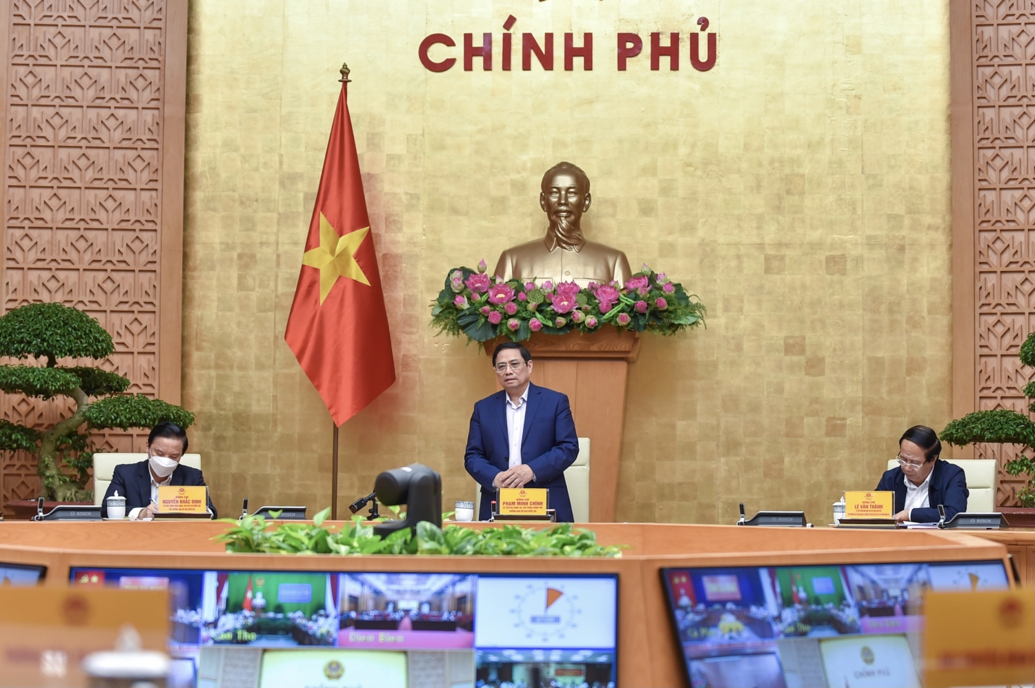 Chấp nhận có ca nhiễm mới nhưng kiểm soát rủi ro, có các biện pháp hiệu quả để giảm tối đa các ca tăng nặng và tử vong