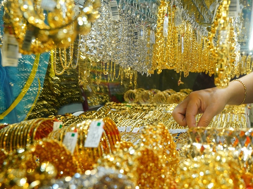 Giá vàng hôm nay 25/11: Đồng USD tăng giá, vàng cũng đi lên