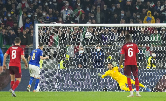 HLV Italia nói gì trước tình cảnh phải quyết đấu Bồ Đào Nha của Ronaldo? - 2