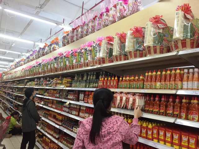 Thị trường giỏ quà Tết: “Thượng vàng hạ cám”, giá nào cũng có