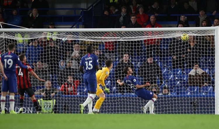 Chelsea thất thủ trên sân nhà vì VAR