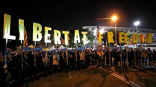 Real chia điểm với Barca