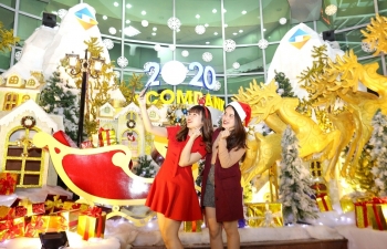 Rộn ràng đón Giáng sinh châu Âu giữa trung tâm Hà Nội
