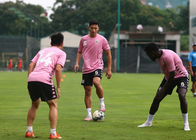 Văn Hậu có nguy cơ lỡ hẹn với AFF Cup 2021 - 1