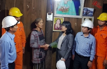 "Từ một tháng nay, nhà đã có điện để nấu cơm!"