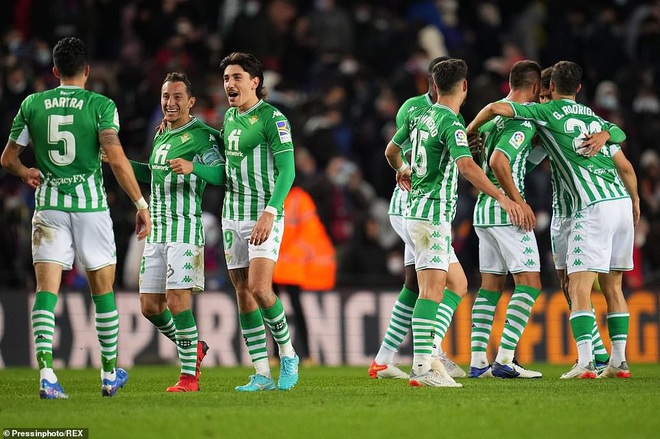 Real Madrid giành 3 điểm trước Sociedad, Barcelona gục ngã dưới tay Betis - 6