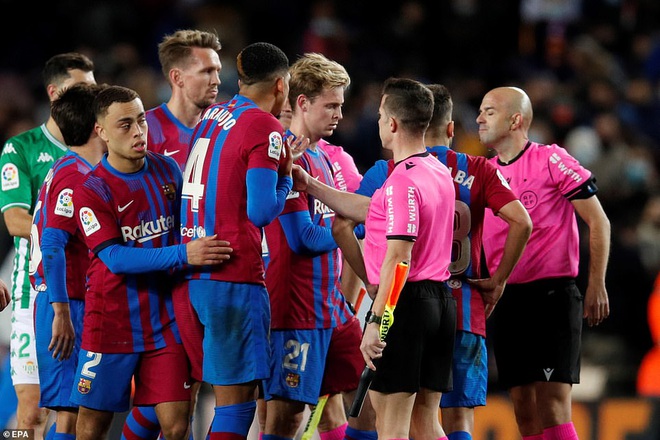 Real Madrid giành 3 điểm trước Sociedad, Barcelona gục ngã dưới tay Betis - 3