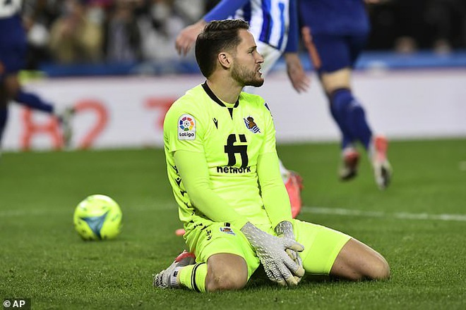 Real Madrid giành 3 điểm trước Sociedad, Barcelona gục ngã dưới tay Betis - 12