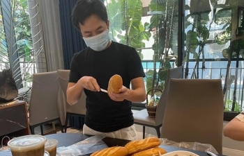 Vợ chồng Nguyễn Quốc Cường mang 'hơi ấm' về Gia Lai trong mùa giáng sinh