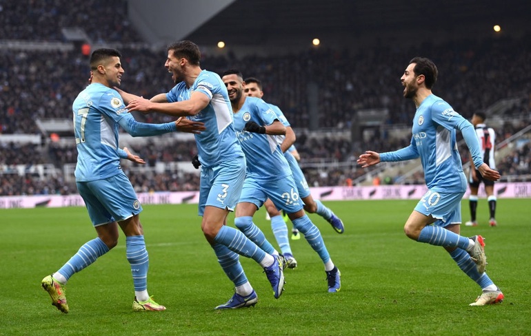 Man City xây chắc ngôi đầu, Liverpool và Chelsea hụt hơi - 1