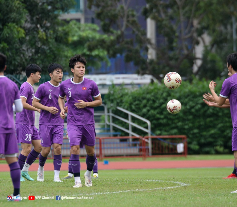 Quang Hải, Công Phượng luyện đá 11m quyết hạ Thái Lan - 3