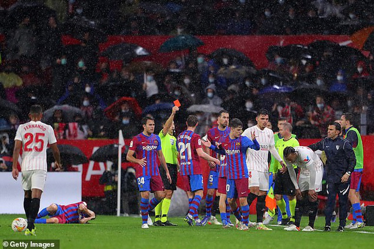 Thi đấu hơn người, Barcelona vẫn chia điểm đầy tiếc nuối trước Sevilla - 4