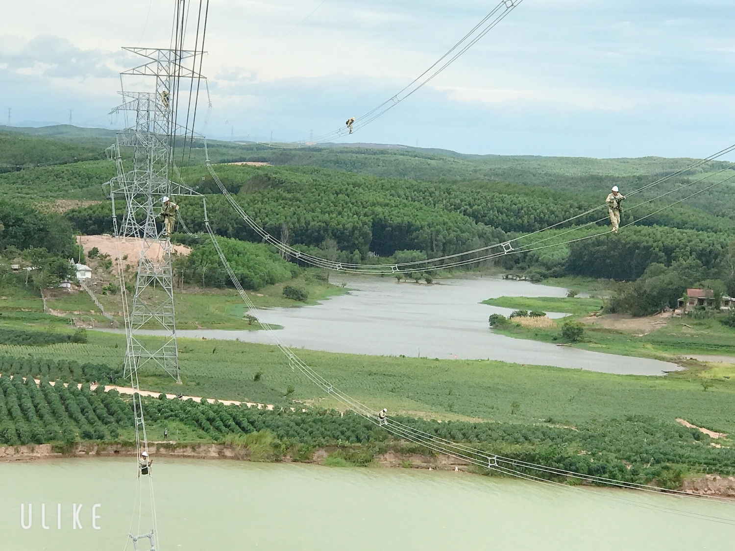 EVN thông tin về việc tách khỏi vận hành một số đường dây 500kV trục Bắc - Nam